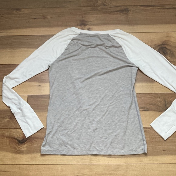 GapFit Breathe Long Sleeve Tee - Picture 6 of 9